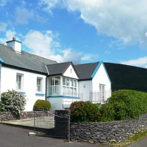 Ferienhaus, Kerry, Irland, Batts Cottage von außen, Ferienhäuser mit Meerblick mieten in Irland - Cottages mit Seeblick mieten entlang des Ring of Kerry in Irland