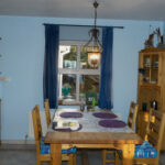Das Krähennest, Essecke im Wohnraum mit Kochnische, Ferienhaus Roads, Kells, County Kerry, Irland