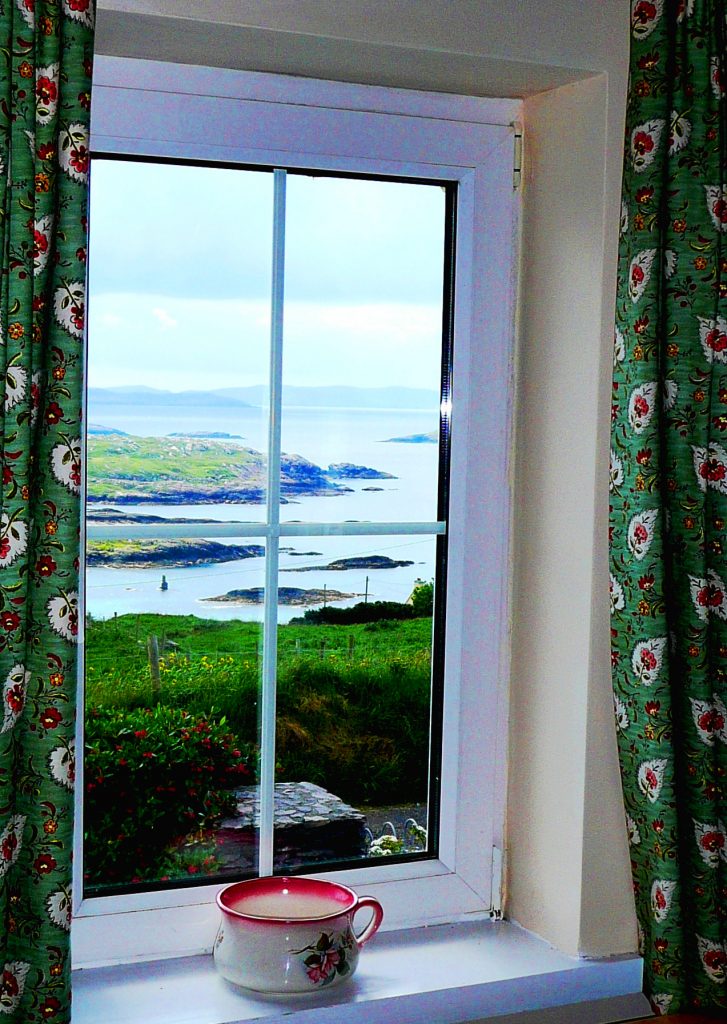 Holiday Home, Kerry, Ireland, Batts Cottage 04, Kitchen, Pict. 5, Rent an Irish Cottage with Sea View along the Wild Atlantic Way in Kerry, VRBO
