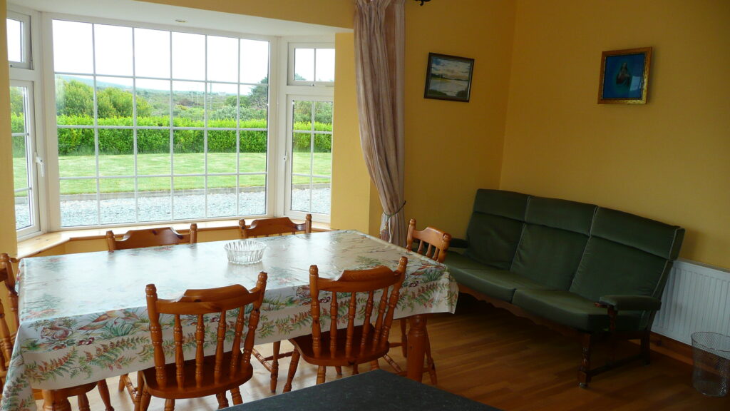 Holiday Home, Cahersiveen, Kerry, Irland, Margarets Dining Picture 2